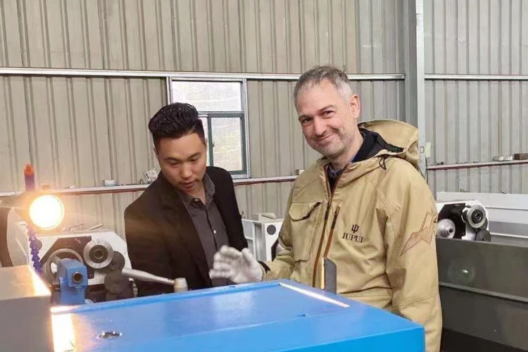 JSBESTECH Welcomes American Guest to Visit Factory