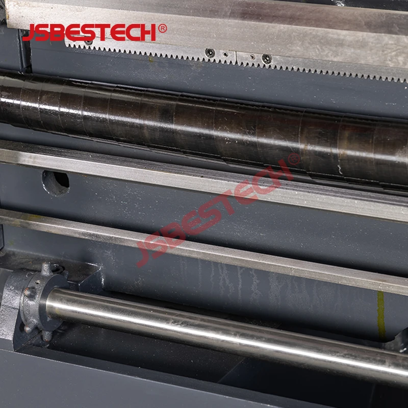 OEM/ODM Support 7.5KW BT560 Universal Lathe Machine Tornio for Metal - Image 3
